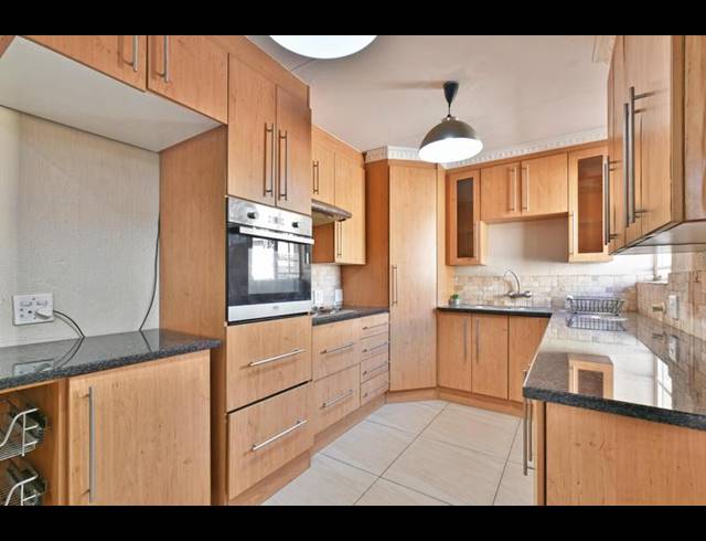 3 BEDROOM TOWNHOUSE FOR SALE IN SONNEGLANS